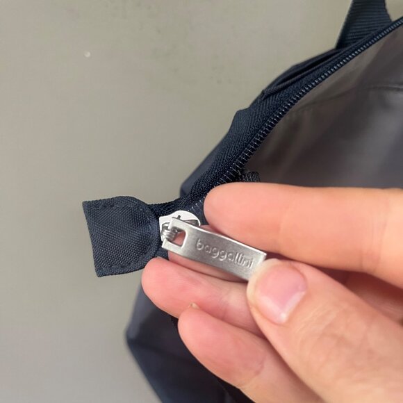 NEW Baggallini Get Carried Away Navy Tote With Adjustable Straps & Multiple Pock - Picture 8 of 8